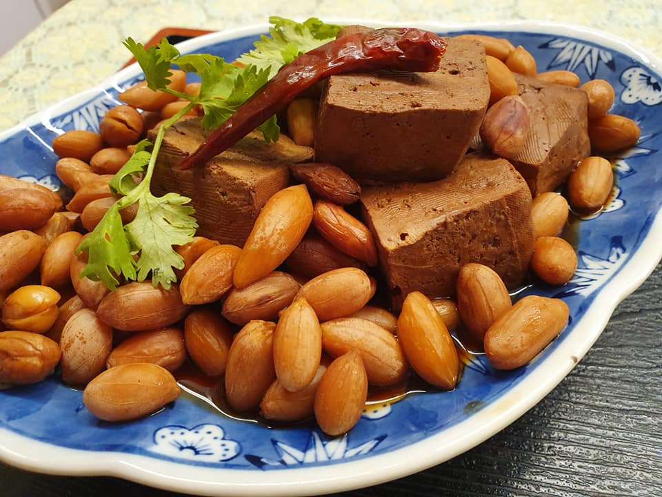 Braise Peanuts with Tau Kwa