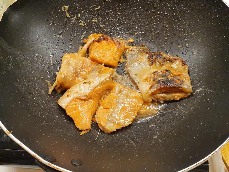 frying of salmon bones