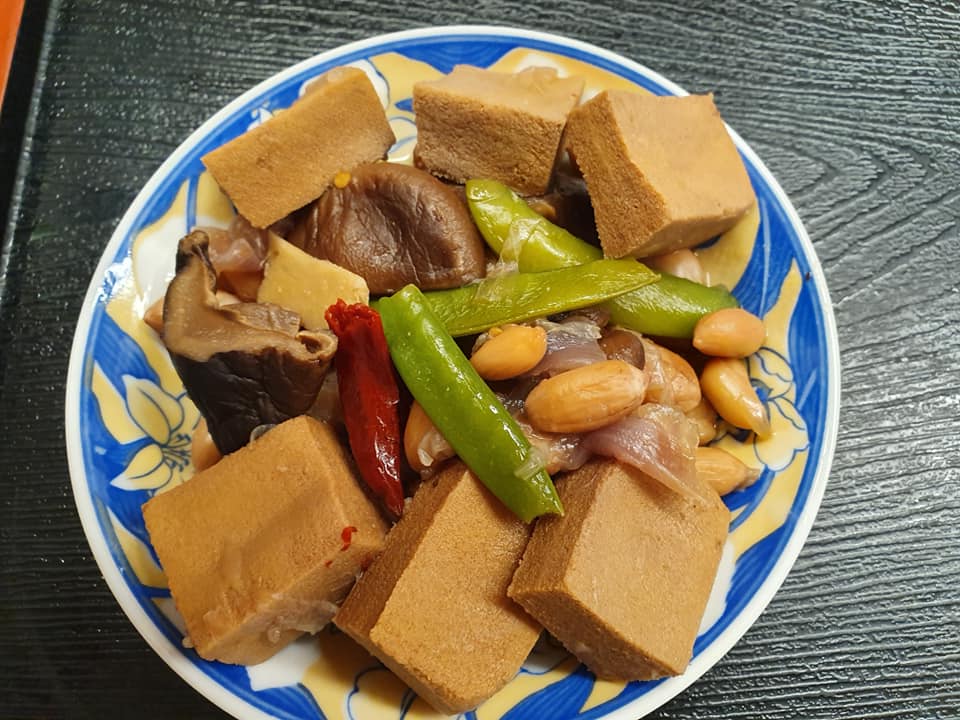 Braise Peanuts with Koya Tofu