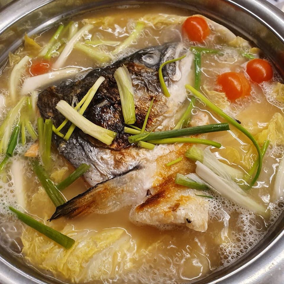 Cooking Salmon Fishhead Soup