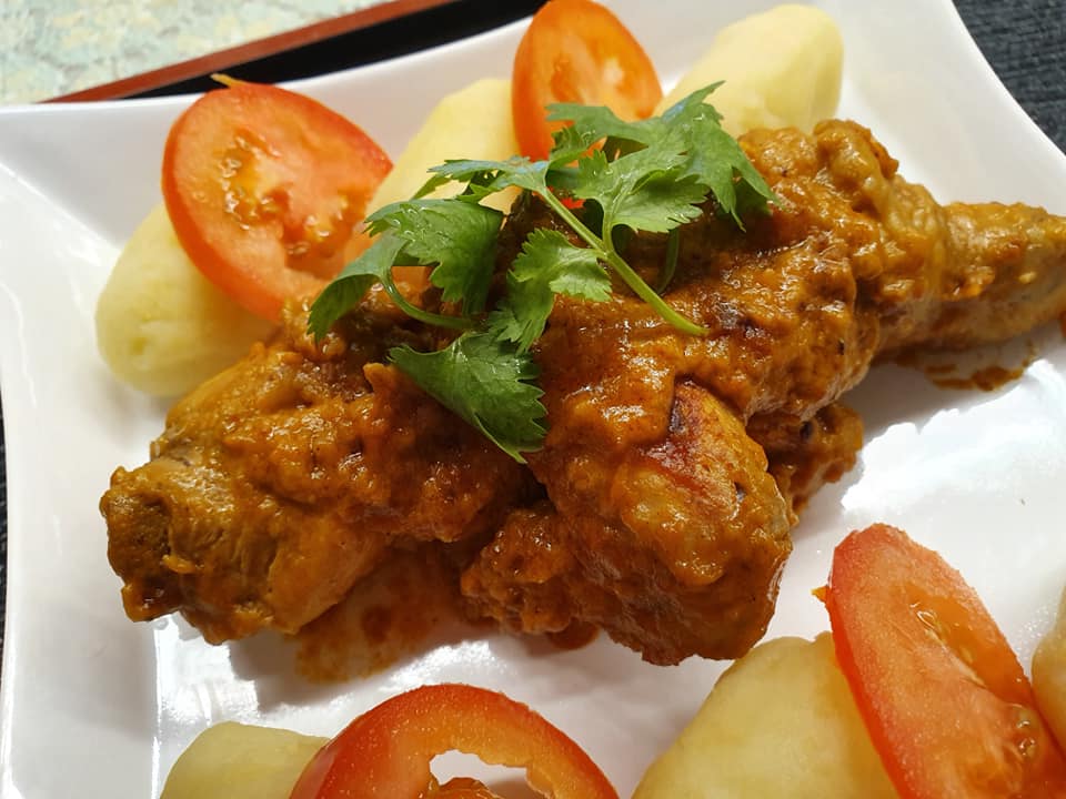 Onion & Tomato infused Curry Flavour Chicken