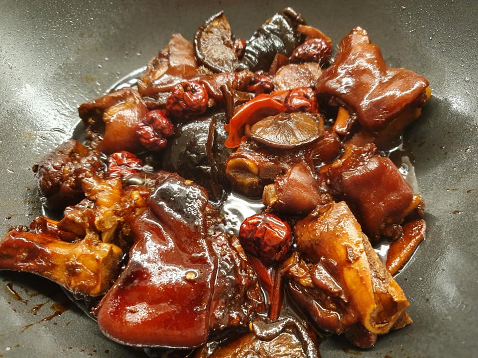 Braise Pork Knuckle with Mushroom & Red Dates is almost done