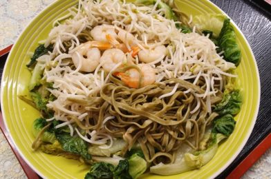 Moringa Green Noodle with Shrimps and Veggies