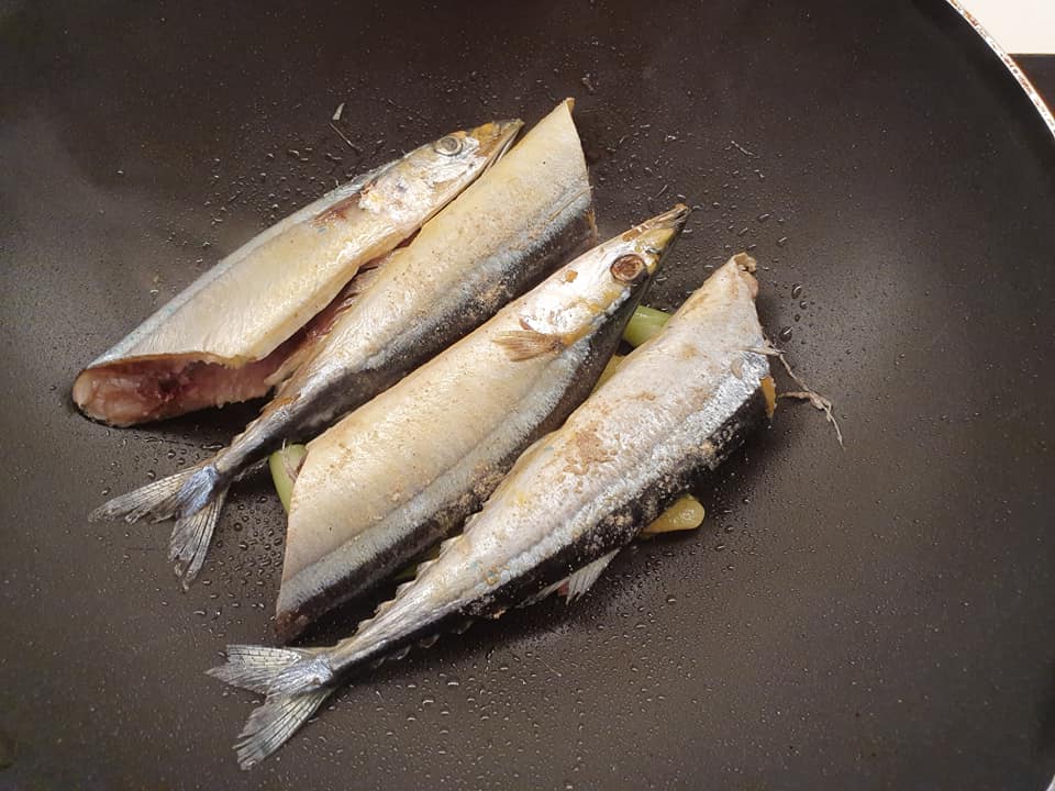 Cooking Sanma Fish