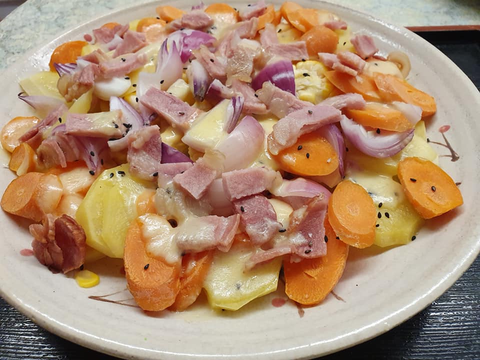 Sweetcorn, Potatoes, Carrot and Onion with Black Sesame Salt n Mozzarella Cheese