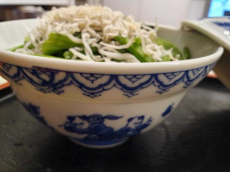 Spinach & Shirasu with Rice in Donburi Bowl