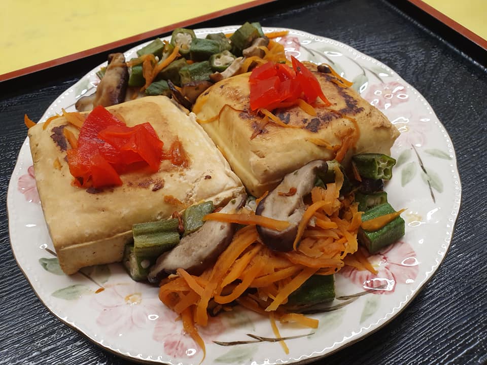 Taukwa (豆干) "STEAK" with veggies