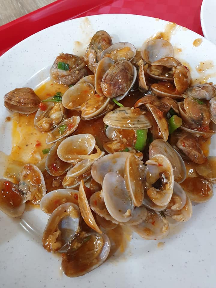 Clams on Spicy Sauce