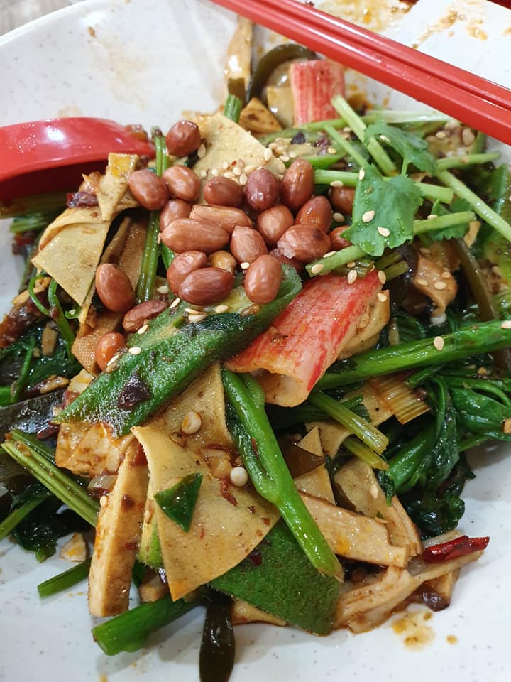 Mala dish with assorted veggies and Tofu sprinkled with peanuts. 