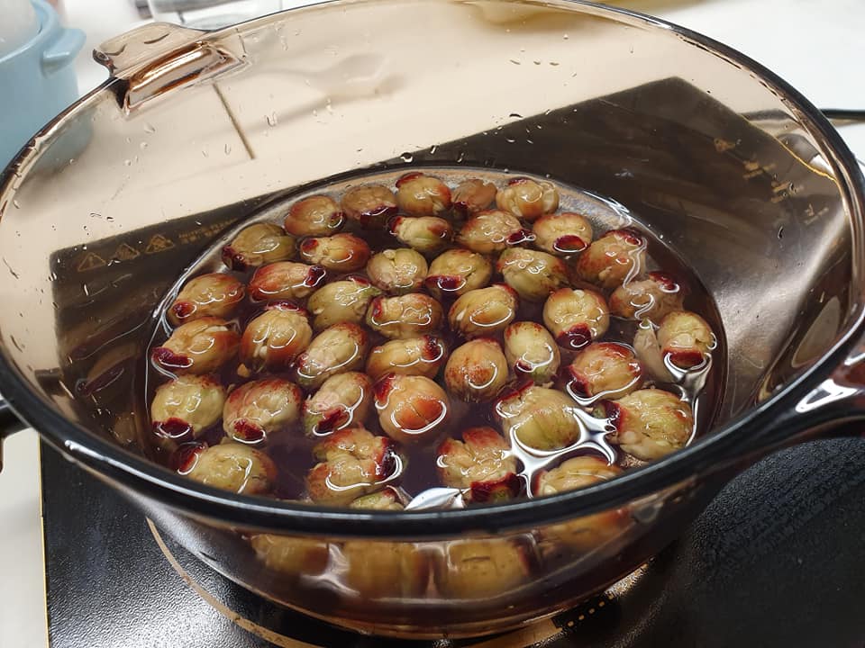 Boil the cracked seeds of Roselle with 2 cups water