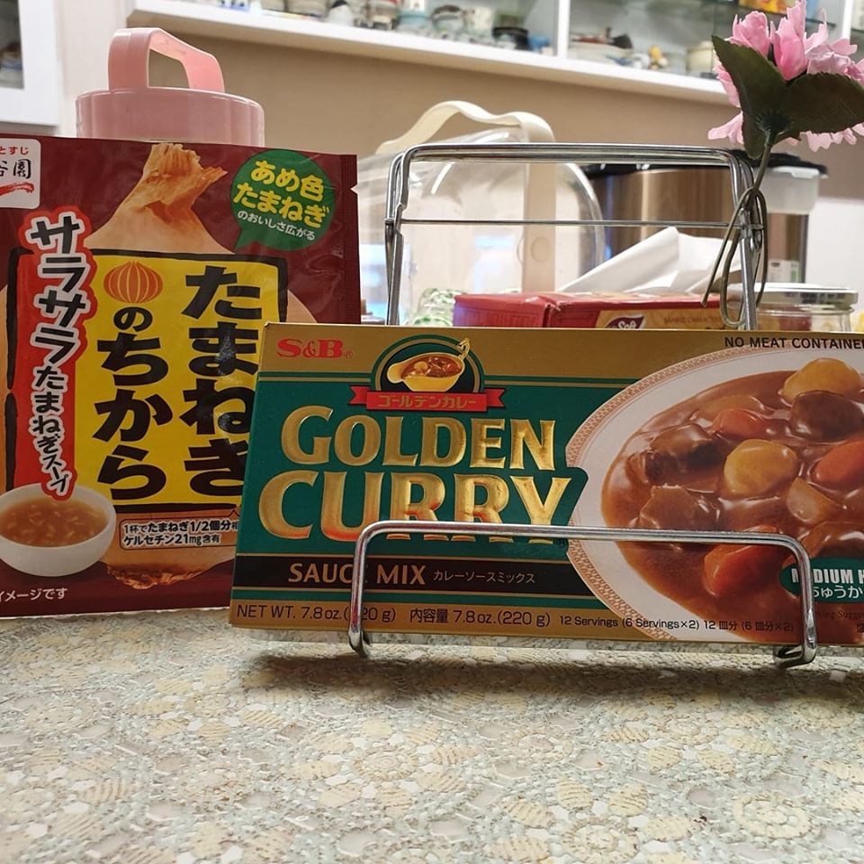 1 Sachet Tamanegi No Chikara and S&B brand Golden Curry sauce Mix