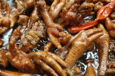 Braised Chicken Feet with Shallots and Garlics