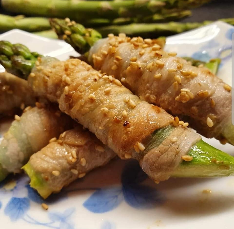 Grilled Asparagus Pork Rolls with Sesame Seeds