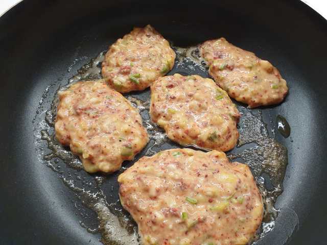 Pan frying Special Banana Pancake