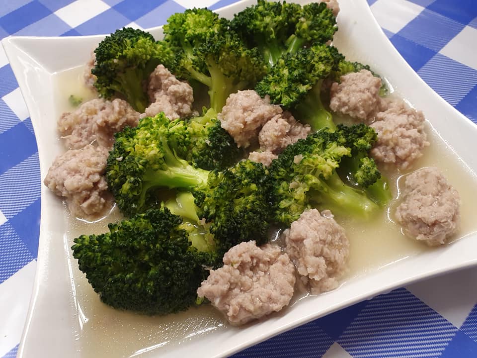10mins Broccoli and Meatballs