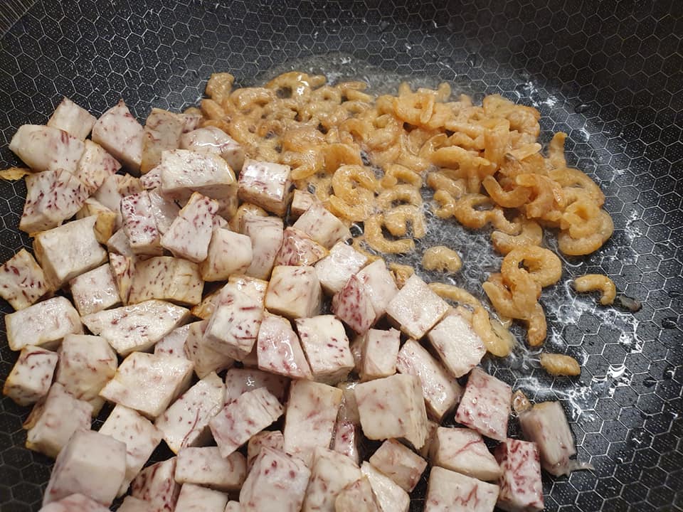 Frying Taro Yam and Dried Prawns