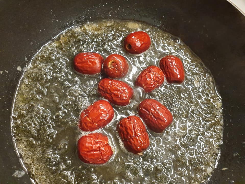 Cooking Braised Black Moss Red Dates Gravy