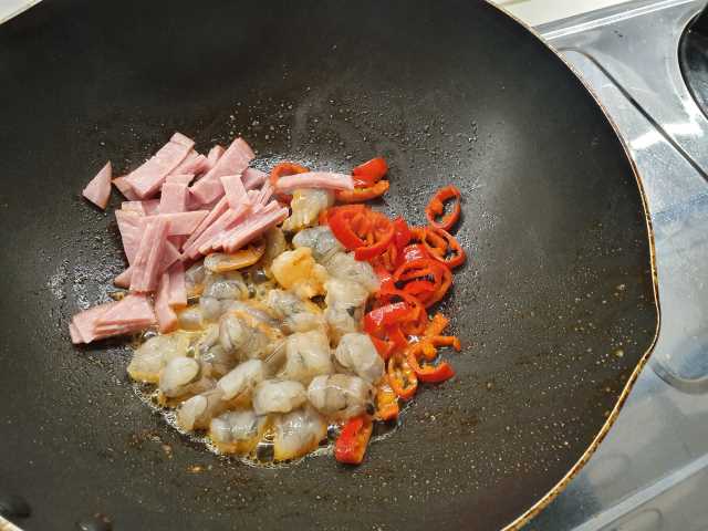 Sauteing prawns