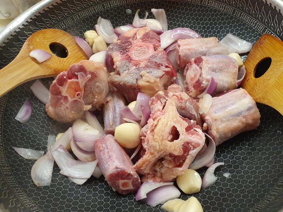 Cooking Oxtail Stew